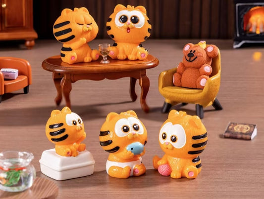 Small Garfield  6 PCS/ 1 SET (OVER 39.99$ FREE SHIPPING)